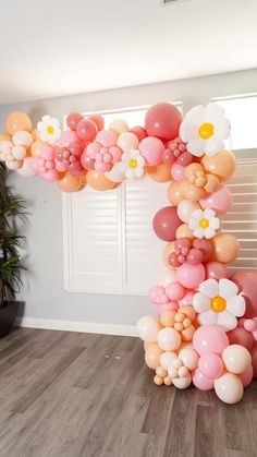 1122 Daisy Decorations, Flower Birthday Party, Rainbow First Birthday, Balloon Garland Diy, Sunshine Baby Showers, Birthday Party Theme Decorations, Girl Baby Shower Decorations, Balloon Columns