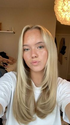 Long Blonde Hair With Face Framing Layers, Tan Skin Strawberry Blonde Hair, Scandinavian Hairstyles Woman, Longer Curtain Bangs Straight Hair, Blonde Hair Front Layers, Blonde Hair Face Framing Layers, Haircuts For Straight Blonde Hair, Lightly Layered Hair Medium, Hair Cuts For Blonde Hair