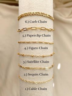 PERLER BEAD BRACELET #BeadedBracelets Dainty Gold Bracelet, Fancy Jewellery Designs, Bracelet Dainty, Jewelry Accessories Ideas, Chain Bracelets, Jewelry Fashion Trends, Classy Jewelry, Fancy Jewellery, Jewelry Essentials