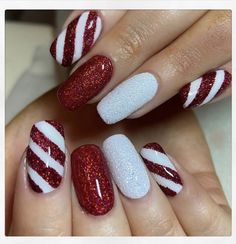 Simple Christmas Nails, Christmas Nail Art Easy, Xmas Nail Art, Nagellack Trends, Holiday Nail Designs, Awesome Nails