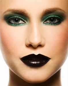 “I love the confidence that makeup gives me.” http://macmakeupkit.org/ Halloween Makeup Green, Sorceress Makeup, Smoky Eye Black, Makeup Green Eyes, Makeup Verde, Dark Green Eyes, Dark Lip, Dark Eye Makeup, Cute Eyeshadow Looks