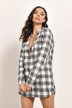 Trust Us On This One, You'Re About To Put This Plaid On Repeat. Get The No Mistakes Multi Plaid Tunic To Add Some Chic Prints To Your 'Fits. This Collared Tunic Features Beautiful Plaid Print, V-Neckline, Rolled Up 3/4 Sleeves, Oversized Construction, And Dolphin Hem. For A Classic Fall Look, Pair This Oversized Plaid Shirt With Leggings And Booties. Shirt With Leggings, Oversized Plaid Shirts, Chic Prints, V Neck Shirt, Plaid Tunic, White Tunic, Wrap Blouse, On Repeat, Plaid Print