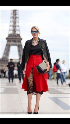 Red skirt Moda Chic, Red Skirt, Red Skirts, Skirt Outfit, Street Chic, Looks Style, Fashion Girl