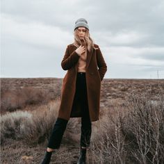 Perfect Condition It’s A Great Layering Piece And Hits Right Below The Knee Stedman Coat, European Fashion Winter, Aritzia Jacket, Aritzia Babaton, Closet Fashion, Camel Color, Women's Coat, Style Me Pretty, The Knee