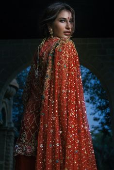 Elegant Pakistani red ghaghra dress with multi embroidery. Beautiful red ghaghra dress is fully embroidered with threads, pearls, dabka, sequins, zardozi and gotta work. Top: Front and back with tissue organza is fully embellished with hand made embroidery. Top shirt in red color is nicely embroidered with dabka, zari and gotta. Chiffon sleeves are also embroidered with elegant finishing. Dupatta: Red net color dupatta is added with Elegant red ghaghra dress to enhance its grace and beauty. Dupa Red Wedding Lehenga, Punjabi Wedding Suit, Choli Blouse Design, Balochi Dress, Bridal Dupatta, Gotta Work, Pakistani Fashion Party Wear, Indian Dresses Traditional, Red Chiffon