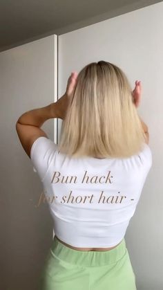 Daily Hair Tutorials 💇‍♀️ | Bun hack for short hair 😍💕 (By @everydayscrunchie )💝 Here you get amazing hair style ideas and learn simple beautiful hair styles… | Instagram Make A Bun With Short Hair, Easy Short Hair Messy Buns, Short Hair Styles Up Easy, Short Hair Up Styles, Messy Bun Short Hair Tutorial, Bun For Short Hair Tutorial, Short Hair Messy Bun Tutorial, Short Hair Bun Tutorial, Bun Hack For Short Hair