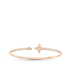 To reserve online today and experience in store tomorrow, select “collect in store” at checkout. The idylle blossom twist bracelet in 18-karat pink gold features pavé diamonds, specifically set to enhance their dazzling sparkle. Instantly recognizable with its monogram flower motif, designed by georges-louis vuitton in 1896, this amazingly flexible bangle can be worn alone or stacked with others on the wrist, for a trendy, playful effect. Twist Bracelet, Twisted Bracelet, Louis Vuitton Jewelry, Popular Jewelry, Louis Vuitton Official, Fine Jewelry Collection, Looks Chic, Bracelet Collection, Girly Jewelry