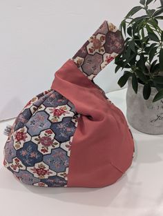 The style is based on the traditional Japanese knot bag, made from vintage kimono!! Material      outer: silk     inner: silk Size     ( H ) 21.5cm/8.5" X ( W ) 32cm/12.5'' Each bag is handmade and may differ slightly. Pattern placement may also vary from the pictures. *Pay attention to inspection as much as possible and remove stains, dirt, etc.  However, there may be cases where minor stains may be overlooked, so please understand that this is made by used kimono before purchasing.  Thank you One Handle Bag, Japanese Knot, Japanese Knot Bag, Reversible Bag, Knot Bag, Wrist Bag, Kimono Vintage, Vintage Kimono, Traditional Japanese