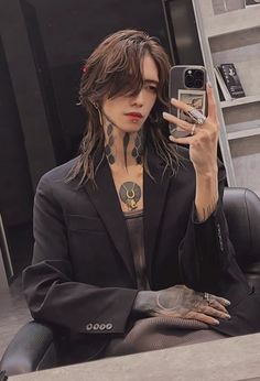 Genderfluid Haircut, Haircut Long Hair, Haircut Long, Haircuts For Long Hair, Long Hair Cuts, Pretty People, Long Hair, Hair Cuts, Long Hair Styles