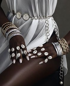 Cowries On Hair, Afropunk Outfits, Afro Jewelry, Beatiful People, Afrocentric Fashion, Black Royalty, African Royalty, African Traditional Wedding