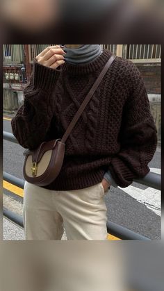 Dark Brown Sweater Dress Outfit, Vintage Cold Weather Outfit, Aesthetic Sweaters, Knit Sweater Outfit, Academia Outfits, University Outfit, Cool Winter, Outfits Winter, Mode Inspo