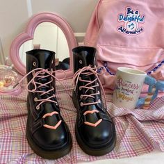 Pink Fashion Aesthetic, Pink Shoelaces, Y2k Fashion Aesthetic, Y2k Aesthetic Fashion, Kawaii Shirts, Punk Boots, Kawaii Shoes, Pink Sneakers, Martin Boots