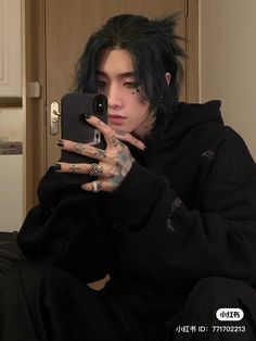 Male With Long Hair, Boy Hair Aesthetic, Cool Asian Guy, Aesthetic Men Hairstyle, Black Style Aesthetic Men, Cute Black Hair Guys, Hair Inspo Male, Chinese Male Fashion, Black Long Hair Men