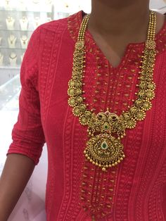 Antique Gold Haram Designs, Antique Long Haram Designs, Antique Haram Designs Gold, Gold Haram Designs Indian, Fingers Mehndi Designs, Fingers Mehndi, Mehndi Designs Easy, Gold Haram Designs, Hand Mehndi Designs