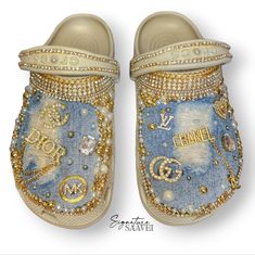 Description Of Product Hand Placed, Luxury Jibbitz, Pearls, And Rhinestones And Distressed Denim Patches 'One Of A Kind', Custom Designs Colors Used : Ivory & Gold Pearls And Rhinestone Gem Pieces Brand New Junior Crocs - Never Worn ** Tags Were Only Removed To Create Custom Designs** Junior's Size : J6 Fits True To Size Custom Platform Crocs, Personalized Crocs Shoes, Decorated Crocs, Customized Crocs Shoes, Denim Crocs, Customize Crocs, Blinged Out Crocs, Croc Jibbitz Ideas, Croc Designs