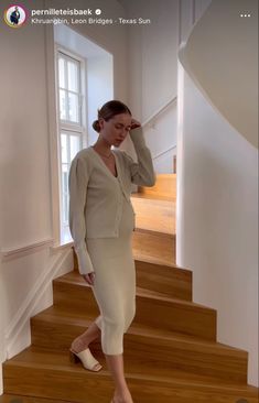 Maternity Outfits Celebrity, Casual Chic Maternity Outfits, Soft Classic Maternity, Maternity Slip Skirt Outfit, Pernille Teisbaek Pregnancy Style, Satin Skirt Pregnancy Outfit, Maternity Outfits Classy, Pregnancy Chic Outfits, Flattering Pregnancy Outfits