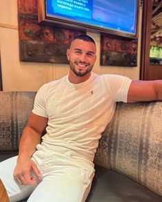 Vladislav Gerasimov, Buzz Cut Hairstyles, Male Fitness Models, Mens Casual Dress Outfits, Perfect Boy, Gentleman Style, Beard Styles, Good Vibes Only