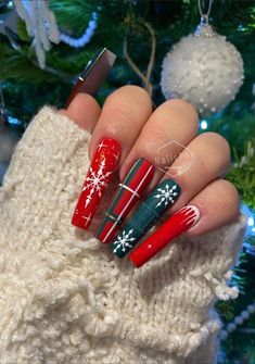 #christmasnails #winternails #nails #followme Fake Nails White, Winter Nails Acrylic, Cute Christmas Nails, Holiday Nail, Classy Acrylic Nails, Long Acrylic Nails Coffin, Christmas Nails Acrylic, Nails 2023, Bling Acrylic Nails