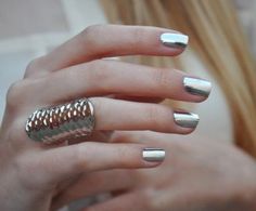 Bridal Manicure, Silver Nail Polish, Unghie Nail Art, Metallic Nail Polish, Mirror Nails, Silver Nail, Metallic Nails