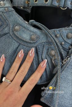 Short Almond Pearl Nails, Chrome Cream Nails, Paznokcie Hello Kitty, Engagement Nails, Graduation Nails, Nagel Tips, Minimal Nails, Basic Nails