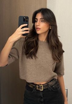 Mid Length Brown Hair Curtain Bangs, Black Hair Fall Outfit, Chic Brunette Haircut, Brunette Hair Bangs Medium, Short Brunette Hair Curly, Brown Hair Esthetics, Collarbone Length Hair Curtain Bangs Brunette, Dark Curtain Bangs, Autumn Hair Short