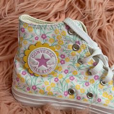 *Brand New* Step Into Spring With These Adorable Brand New One Of A Kind Converse! Converse Colorful, Preppy Kids Clothes, Pastel Converse, Mira Core, Mrs Frizzle, Converse Ideas, Disney Converse, Preppy Kids Outfits, Custom Converse Shoes