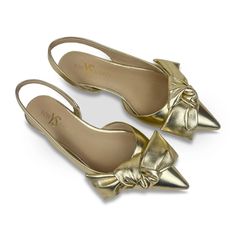 Take femme to the max with the Violet Slingback Flat. Adorned with oversized bows on each pointed toe, these charming beauties add a touch of glamour to any look. Perfect for special occasions or dressing up your everyday outfits, the Violet will make a statement however you choose to wear them! Leather upper, lining & sock Elasticized slingback strap for a secure fit Oversized bow adorns closed pointed toe Lightly cushioned footbed for comfort Flat block heel for all-day wearability Flexible & Childrens Ballet, Baby Walking Shoes, Slingback Flats, Fall Capsule Wardrobe, Womens Ballet Flats, Comfortable Flats, Boot Pumps, Gold Leather, Jewelry Bags