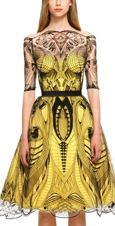 Alexander McQueen Alexander Mcqueen Dresses, Inspiration Fashion, Zuhair Murad, Marchesa, Looks Style, Mode Inspiration, Fashion Details, Yellow Dress, Couture Fashion