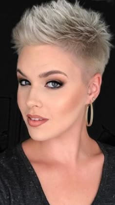 Grey Shaved Hair, Really Short Hairstyle Women Round Face, Very Short Pixie Haircut Shaved Sides, Super Short Pixie Shaved Sides, Edgy Pixie Cuts Shaved Sides, Style Short Bob, Funky Pixie Cut, Short Textured Hair, Bob Haircut Ideas