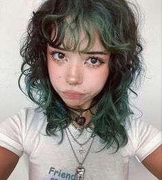 Hairstyle Cute, Green Hair Dye, Dyed Curly Hair, Aesthetic Brown, Hairstyle Inspo, Haircut Hairstyle, Brown And Green, Green Ombre