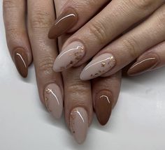 Classy Fall Almond Nails, Almond Nails For Autumn, Neutral Gel Nails Almond, Autumn Style Nails, Fall Nail Inspiration Autumn Almond, Neutral Fall Acrylic Nails, Fall Nails Ideas Autumn Short Almond, Neutral Christmas Nails Short, Fall Nail Inspo Almond Short