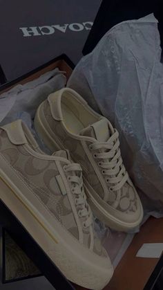 Coach Sneakers Outfit For Women, Coach Shoes Outfit For Women, Womens Shoes 2024, Coach Shoes Outfit, Coach Women Shoes, Tenis Coach, Coach Aesthetic, Coach Shoes Women, Coach Outfits