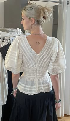 Poet Blouse Outfit, White Blouse Aesthetic, Peasant Top Outfit, Blouse Aesthetic, Poet Blouse, Parisian Aesthetic, Fairytale Fashion, Fairy Clothes, Blouse Outfit