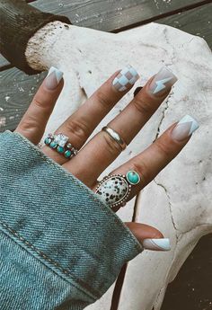 25  Country & Western Nails For Your Inner Cowgirl [2024] Wedding Nails Western, Fall Nashville Nails, Nail Ideas Western Simple, Zach Bryan Concert Nail Ideas, Short Cowgirl Nails, Cowboy Themed Nails, Country Music Concert Nails, Nails Design Ideas 2024, Short Punchy Nails