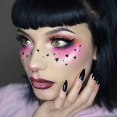 Who got the answers??? Pink Halloween Eyeshadow, Easy Face Art Makeup, Easy Creative Eye Makeup, Butterfly Makeup Look Easy, Easy Fantasy Makeup, Fantasy Makeup Easy, Makeup Karakter Simple, Easy Butterfly Makeup, Butterfly Makeup Easy