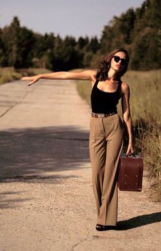 High Waisted Pants Outfit, Realistic Goals, Office Outfits Women, Looks Street Style, Outfit Trends, Street Style Inspiration, Mode Inspo, Looks Chic, Work Outfits Women