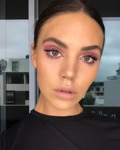 makeup artist shares his best hacks for achieving that natural makeup look. From getting a fresh foundation finish to super natural eye ... (paid link) Read more reviews of the product by visiting the link on the image. Fire Makeup, Makeup Zombie, Summer Ball, Hair Pony, Makeup Purple, Maquillage On Fleek, Play Makeup, Eye Makeup Looks, Makeup Help