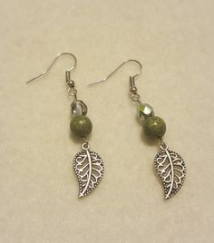 Diy Silver Earrings, Diy Dangly Earrings, Homemade Earring Ideas, Homemade Earrings Ideas, Handmade Earrings Ideas, Leaf Earrings Diy, Handmade Earrings Diy, Homemade Earrings, Earring Ideas