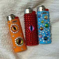 Swisher Wrapper Diy Projects, Decorate Lighters Diy, Lighter Decoration Ideas, Blinged Out Lighter, Decorate Lighter, Bling Lighter, Decorated Lighters Gems, Lighter Crafts