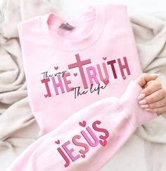 Jesus T Shirts, Jesus Clothes, Boho Christian, Estilo Hijab, Christian Shirts Designs, Christian Quote, Christian Quotes God, Christian T Shirts, Quote Png