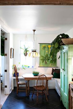 The listing ad described the house as "needs a lot of TLC," but Erin and Ryan saw the property's potential. Apartment Therapy House Tours, White House Tour, Washington Houses, Boho Apartments, Kitchen Rustic, Maximalist Decor, Boho Kitchen, Home Inspiration, Rustic White