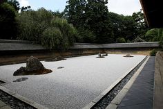 pick&ponder: Japanese Art Architects Band, Ideas Para Decorar Jardines, Ryoanji, Traditional Japanese Home, Temple Gardens, Japan Garden, Zen Space, Kyoto Japan, Garden Stones