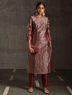 Brocade Suit Design, Suit Sleeves Design, Suit Sleeves, Brocade Suits, Happy Dresses, Long Dress Design, Kurti Designs Party Wear, Silk Suit, Silk Brocade