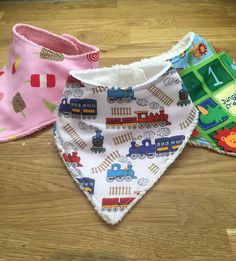 Easy beginner PDF Sewing Pattern with full step-by-step photo tutorial to make this cute bandana bib. A super quick make with velcro fastening, available from newborn - 24 months.  Just perfect to make in a variety of fabrics such as cotton, linen and flannelette with an absorbent lining/backing fabric  such as towelling or fleece. This makes a lovely soft bib for baby and is a welcome, practical gift. INCLUDED: Your instant download includes the following items: x1 Bandana Bib Pattern PDF in si Bandana Bib Pattern, Bib Pattern, Bandana Bib, Easy Sewing Patterns, Photo Tutorial, Practical Gifts, Baby Bibs, Pdf Sewing Patterns, Sewing Patterns