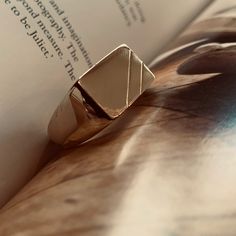 Man Rings, Men Jewellery, Wedding Diary, Art Jewelry Design, Cute Engagement Rings, Mens Gold Rings, Trench Coat Men, Gold Rings Fashion