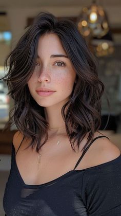 Medium Length For Wavy Hair, Short Wavy Blowout, Long Bob Haircuts Wavy Hair, Short Hair Ponytail With Bangs, Haircuts For Wavy Hair Round Face, Popular Haircuts 2024 Women, Short Haircuts For Straight Hair, Runway Editorial, Haircuts For Straight Hair