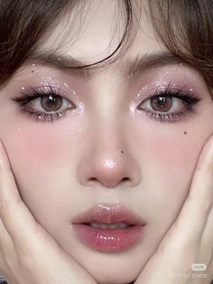 Cute Concert Makeup Looks, Make Up Quotes Beauty Makeup, Make Up Quotes, Make Up Douyin, Makeup Concert, Make Up Wisuda, Asian Makeup Tutorials