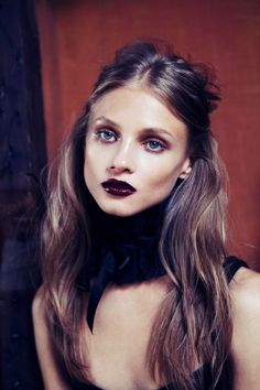 To get you in the Holiday spirit and all set for New Years Eve why not book one of our pre-event makeup makeovers at our luxury London facial clinic  #lisafranklinskincare #partymakeup Anna Selezneva, Fashion Model Poses, Ad Fashion, Grunge Look, Make Up Looks, Grunge Makeup