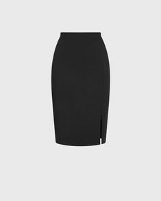 A must-have work essential, this straight skirt in thick crepe lends itself perfectly for a more or less demure look. Straight Skirt Styles, Black Office Skirt, Law School Outfit, Black Straight Skirt, Elegant Pumps, Crepe Skirt, Business Skirt, Crepe Skirts, Work Essentials