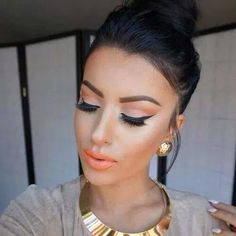 Nude Amrezy Makeup, Coral Makeup, Perfect Eyeshadow, Orange Lipstick, Orange Lips, Top Makeup, Glow Skin, Eye Shadow Palette, Flawless Makeup